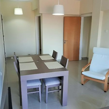 32 Hill Court Appartamento Larnaca Esterno foto
