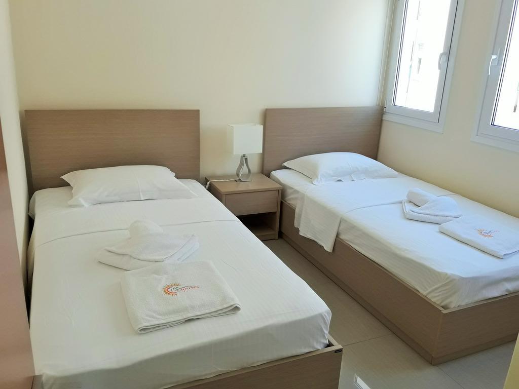 32 Hill Court Appartamento Larnaca Esterno foto