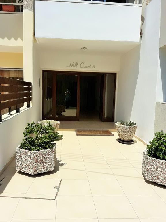 32 Hill Court Appartamento Larnaca Esterno foto