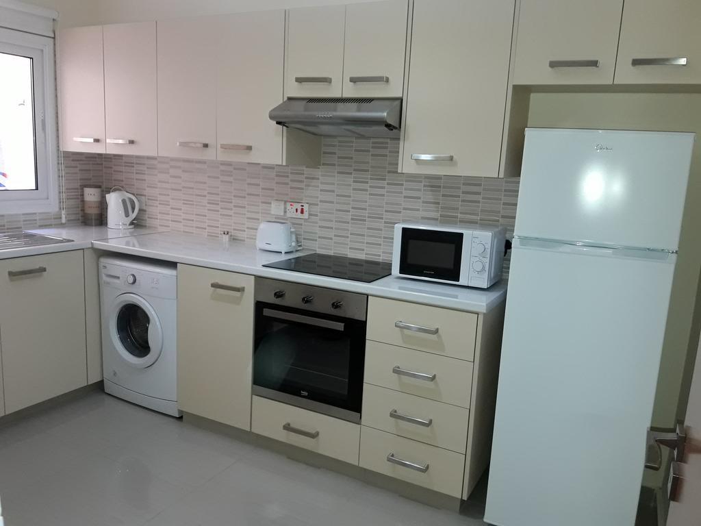 32 Hill Court Appartamento Larnaca Esterno foto