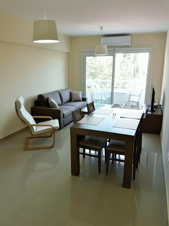 32 Hill Court Appartamento Larnaca Esterno foto