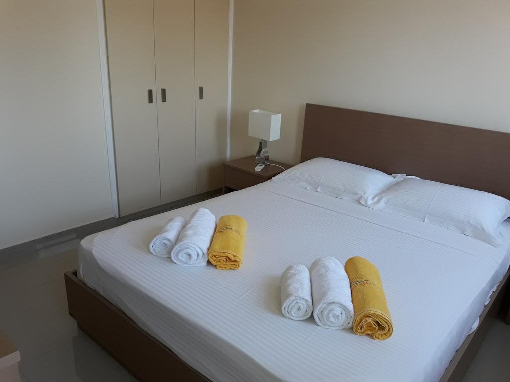 32 Hill Court Appartamento Larnaca Esterno foto