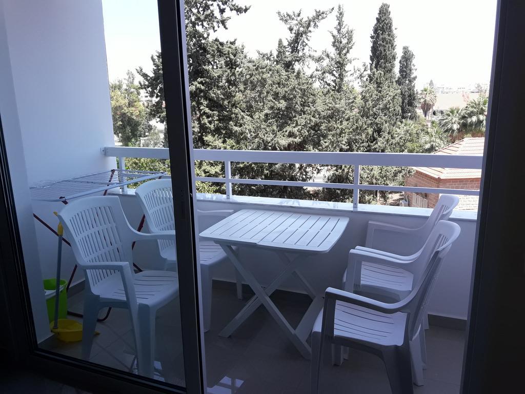 32 Hill Court Appartamento Larnaca Esterno foto